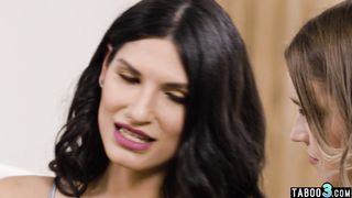 Hot BBW blondie Codi Vore fucked hard by a skinny latina tranny Zariah Aura