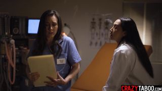 Panic nurse asked doctor for the help and big ass Latina used her nurse