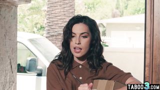 Hot courier Chanel Camryn strapon fucked by lesbian latina slut Summer Col