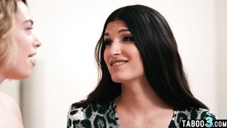 Troubled latina tranny Zariah Aura relaxing in her roommates juicy pussy