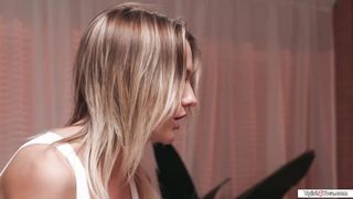 Tgirl Zariah Aura gets a dick massage from busty Kenna James