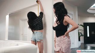 Big cock shemale Andylynn Payne fucks big tits latina client