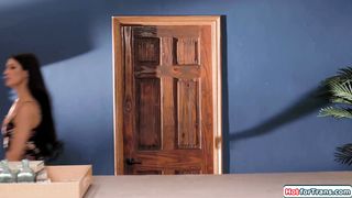 Latina caught cheating with hot big cock shemale Zariah Aura