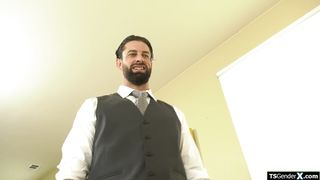 Teen shemale sugarbaby Itzel Saenz wants to get anal fucked