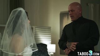 Petite MILF wife Penelope Reed has to say thanks for her father in law