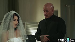 Petite MILF wife Penelope Reed has to say thanks for her father in law