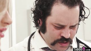 Memory loss patient gets a deepthroat diagnosis from a hot nurse